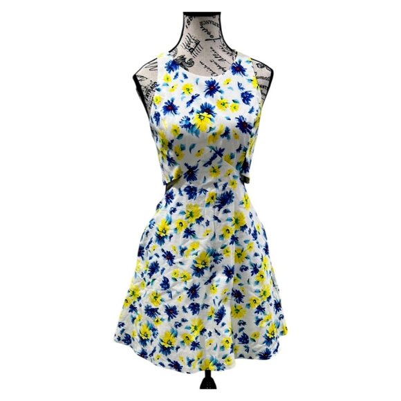 Zara Dresses & Skirts - Zara TFL Floral Cut-Out Mini Dress - Size S - Sleeveless with Pockets